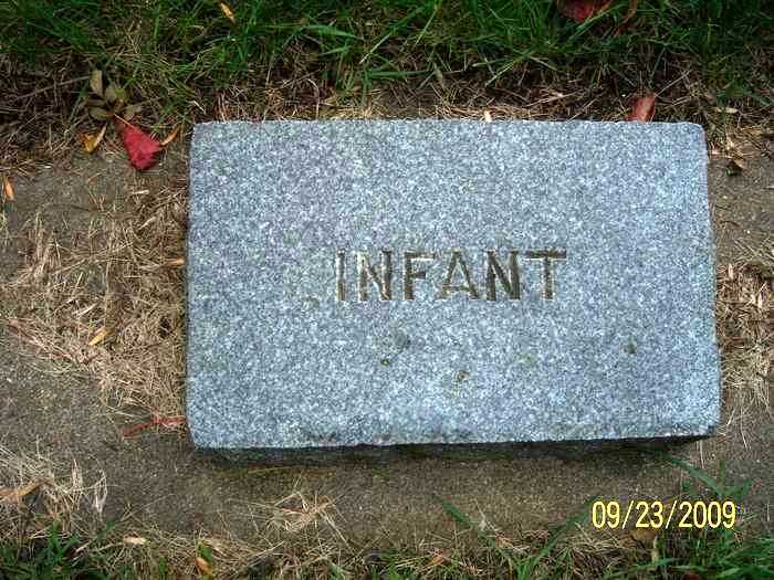 lundeberg_infant_headstone.jpg
