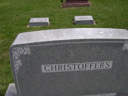 christoffers_three_headstones.jpg.JPG