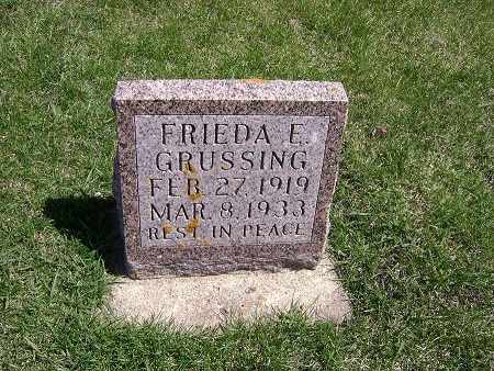 grussing_frieda_headstone.jpg