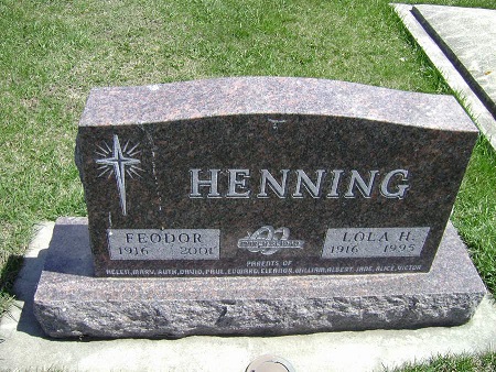 henning_feodor_lola_headstone.jpg