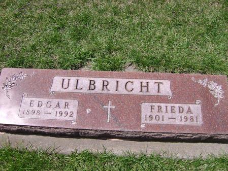 ulbricht_edgar_frieda_headstone.jpg.JPG