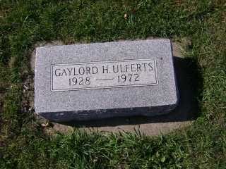 ulferts_gaylord_headstone.jpg
